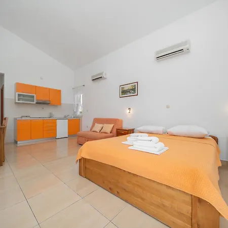Apartament Juric 1 *