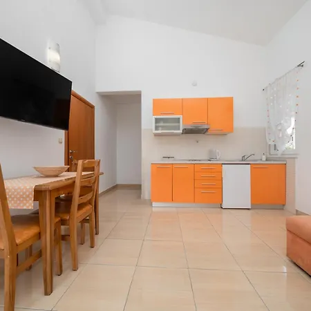 Apartament Juric 1 *
