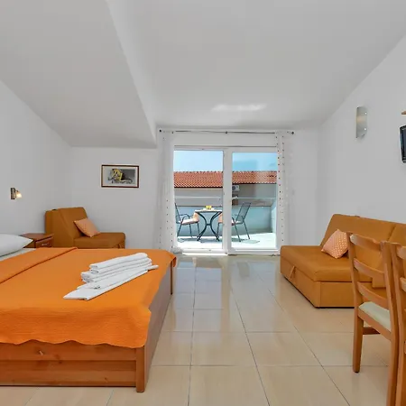 Apartment Juric 1 Baska Voda