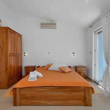 Apartment Juric 1 Baska Voda