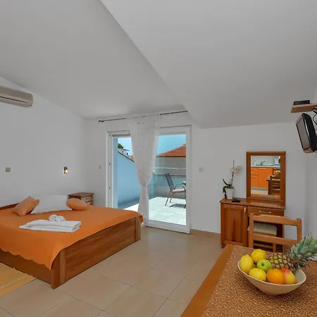 Apartment Juric 1 Baska Voda